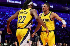 NBA | 利拉德不介意哈利伯顿模仿看表动作图片