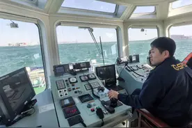 新春走基层|拖轮船长：见证海上“迎来送往” 为港口“保驾护航”图片