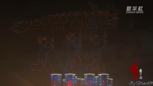 千城百县看中国｜湖南张家界：龙灯夜游点亮澧水