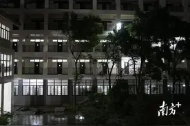 直击台风“摩羯”登陆时刻：惊涛骇浪之前，救援力量决定扎进乡镇图片