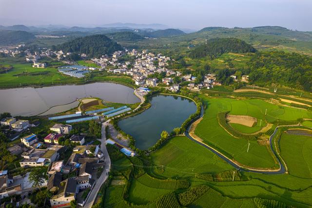 天眼影像｜黔西：夏日乡村景色美