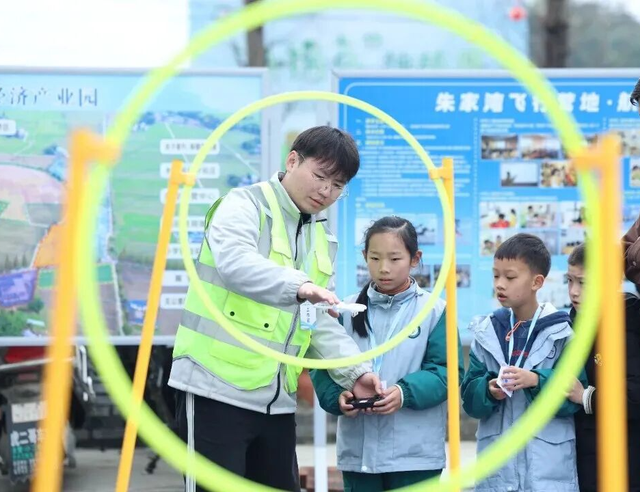 看大熊猫+逛城厢村糖会，这条「萌甜双buff路线」，快收藏！