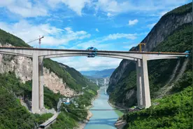 主跨242米，主墩高115米！国内超高墩最大跨度连续刚构桥合龙 武隆至道真高速有望明年建成通车图片