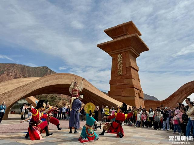 甘肃文旅“双节”热度飙升：订单增长超三成，特色活动与沉浸体验引领热潮