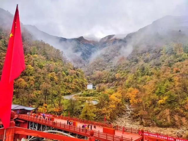 【盛世华诞 · 盛景献礼】太白山景区祝全国人民双节快乐！