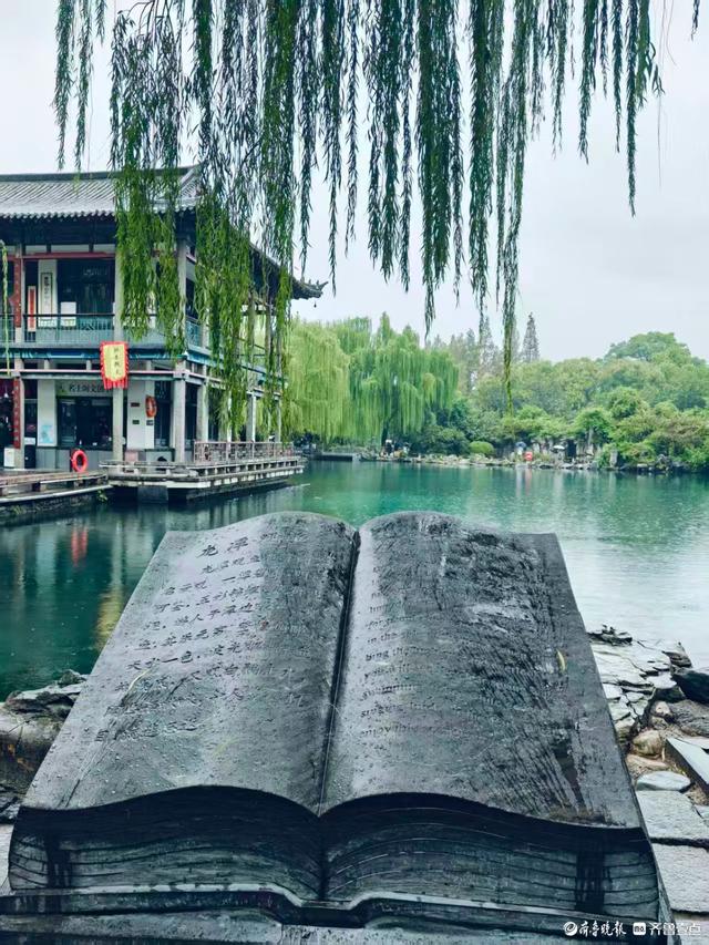 济南雨中的五龙潭公园更美丽