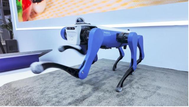 越疆DOBOT AtomⅡ人形机器人亮相，搭载多形态智能平台