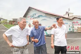 台湾退役将领帅化民参访江西多地 感叹两岸民间交流很重要图片
