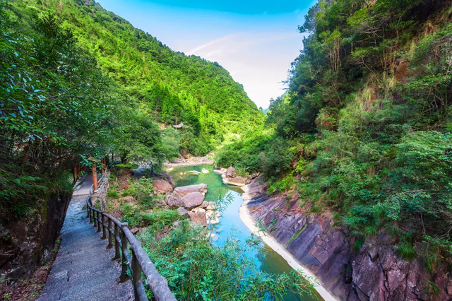 溯溪玩水正当时！江浙沪溯溪攻略来了~（内附安全指南）