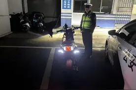 非法改装、无牌无证，东平交警查扣2辆电摩！图片