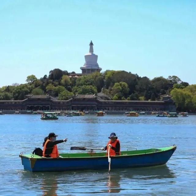 返程路上翻“朋友圈”，西城的快乐跳出屏幕