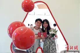 四川成都：“520”新人登记结婚喜结良缘图片