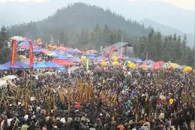 民族团结丨桂黔两省（区）百支芦笙队欢聚融水国里苗寨 吹响芦笙迎新年图片