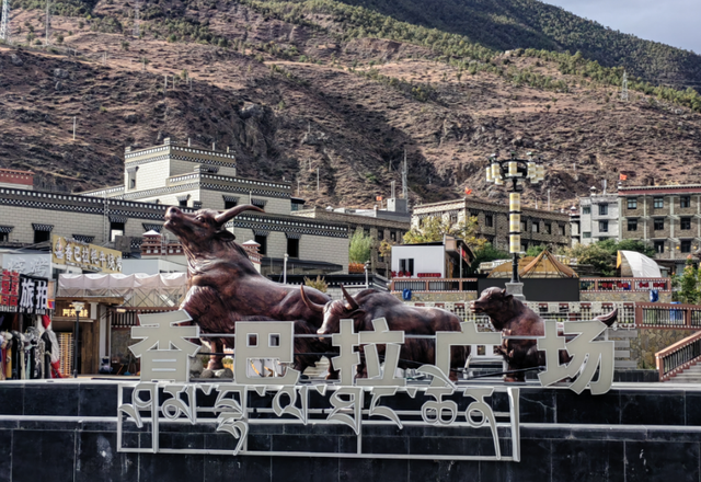 超100万人次创历史同期新高！绚烂秋景+多彩“夜”态解锁稻城亚丁景区“流量密码”