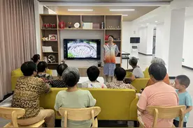 “以法为纲，与爱同行”中华慈善日宣传活动图片