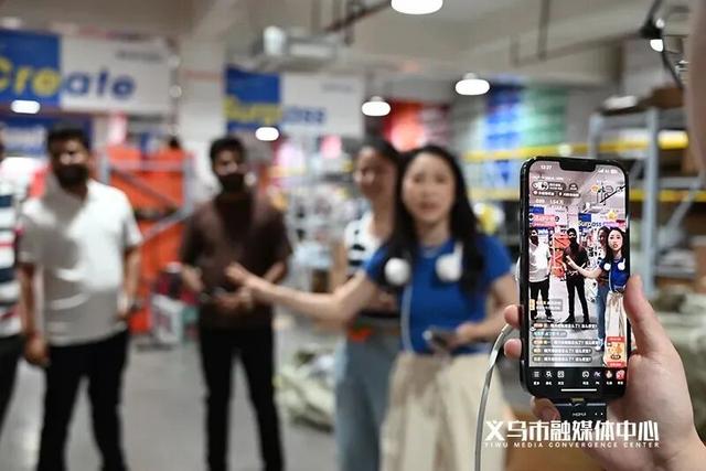 拨浪鼓摇响春晚舞台！世界义乌何以吸引全球目光？