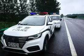 高速路上司机突发心脏病，漯河交警及时救助患者转危为安图片