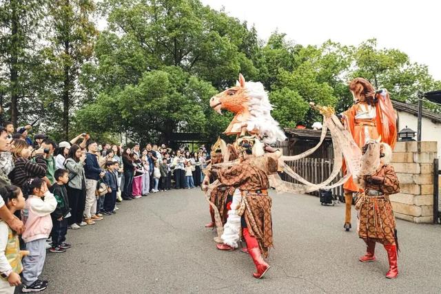 看这里！2025栖霞山跨年保姆级攻略｜「白+黑」玩法一篇就够！