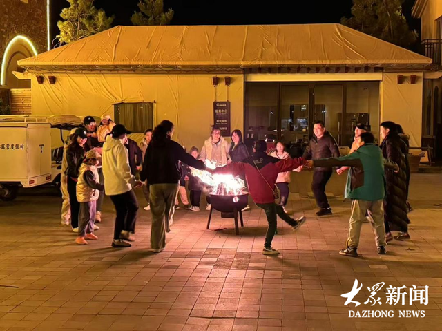 “野奢” 模式解锁夜经济，露营村的夜装下了更多快乐与商机