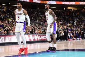 NBA首次父子同台终上演，布朗尼与詹姆斯季前赛合砍19分图片