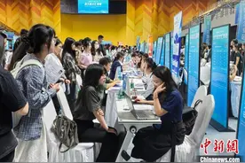 广东“百千万工程”招聘会吸引超万名学子到场图片