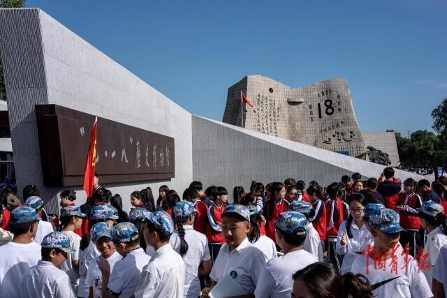 沈阳“九·一八”历史博物馆迎来参观客流高峰：观看展览 铭记历史