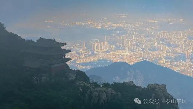 初秋泰山：藏在云雾里的诗意仙境