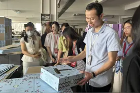 越南百人团在宁波开启“扫货”模式图片