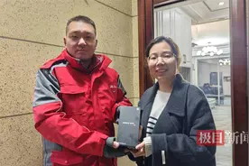 2025手机国补第一单，武汉市民凌晨惊喜收货图片