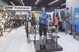 骑行服成最火时尚单品 专家：骑行装备走向专业化图片