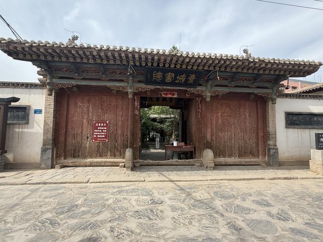 兰州黄河大峡谷旅游廊道启航：一日游梨园古镇 两日览石林美景