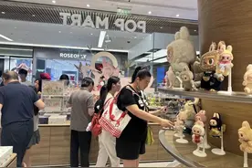 99元的Labubu真能卖7800元？破解Labubu“天价”之谜图片