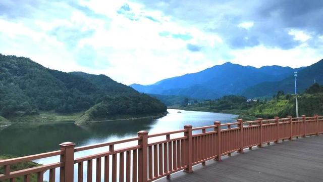 自在嵩明丨层峦碧水、林间野趣、美食垂钓……近郊旅行就来杨桥西山大村子