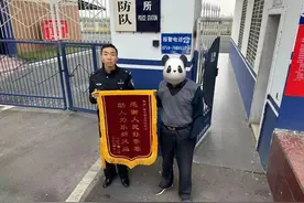 十龄孩打赏主播一万五 石首民警追回“血汗钱”图片