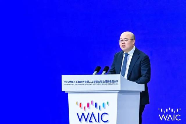 WAIC 2025首日看什么？从顶级智囊交锋到中国方案登场，四重主线浓缩AI时代最强对话