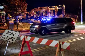 美国缅因州刘易斯顿枪击事件已致22人死亡 警方封锁道路搜捕嫌犯图片