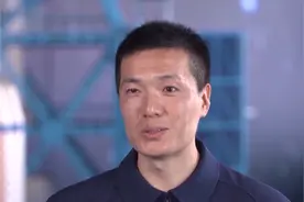 李聪：想当歌唱家的空军飞行员成了航天员图片