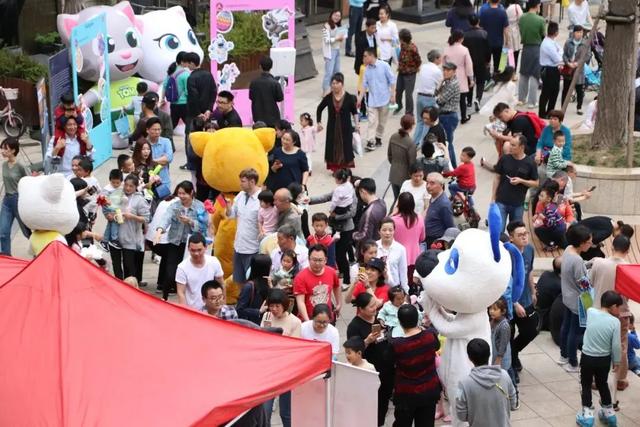 太Chill了！解锁闵行的“欧式慢生活”，在喷泉广场晒太阳、吃烤肉……