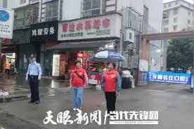 “娄山一老”志愿者助力娄山关山地越野跑图片