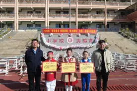 北关小学：校歌同唱谱青春 桌操律动炫活力图片