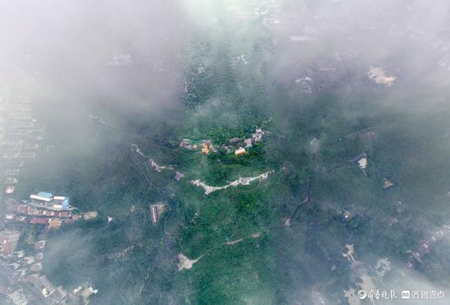 云雾缭绕千佛山