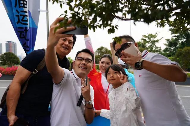 人人人！今天，这里挤满围观市民，现场令人振奋！网友：果然很深圳