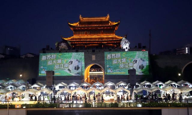 江苏苏州：“苏州超级夜”主题市集开市