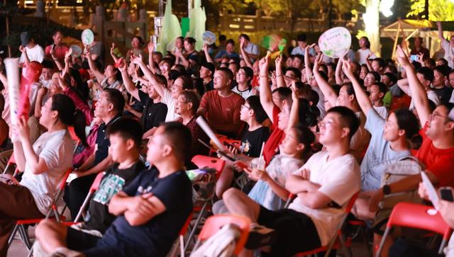 看“苏超”不来栖霞山包后悔的！