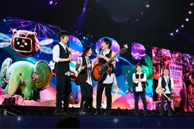五月天《回到那一天》巡演舞台打破纪录 鸟巢场动用106台货柜车图片