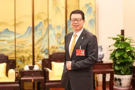 全国人大代表、中国铁塔董事长张志勇：加强低空基础设施建设图片