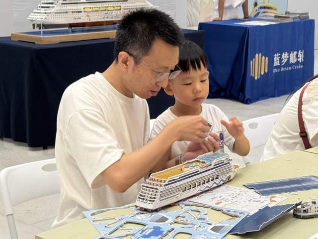 多艘大型船模亮相、邮轮DIY、送邮轮船票...2025上邮节在沪上商场开启海陆梦幻联动