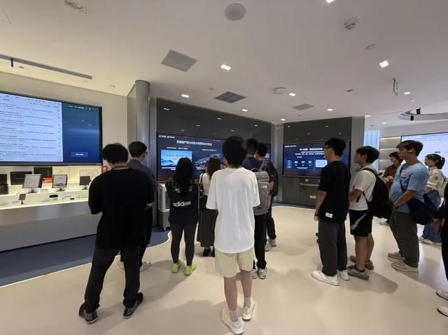 2025中关村开学季｜燃梦讲堂第八期：京港澳青年参访科大讯飞