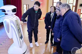 陪聊陪玩、智能健康监测……重庆引入情感陪护机器人图片