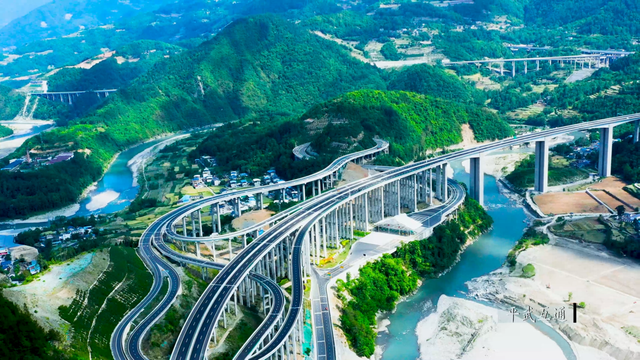 航线铁路高速通达九寨 “童话世界”触手可及丨封面头条